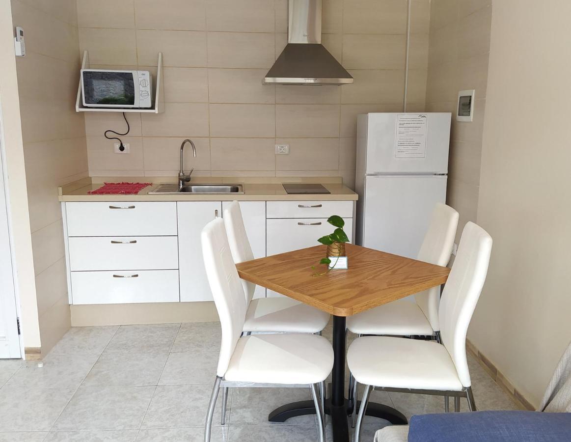 La 4 Apartment *