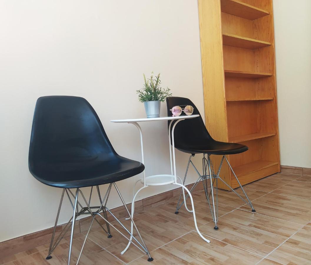 La 4 Apartment *