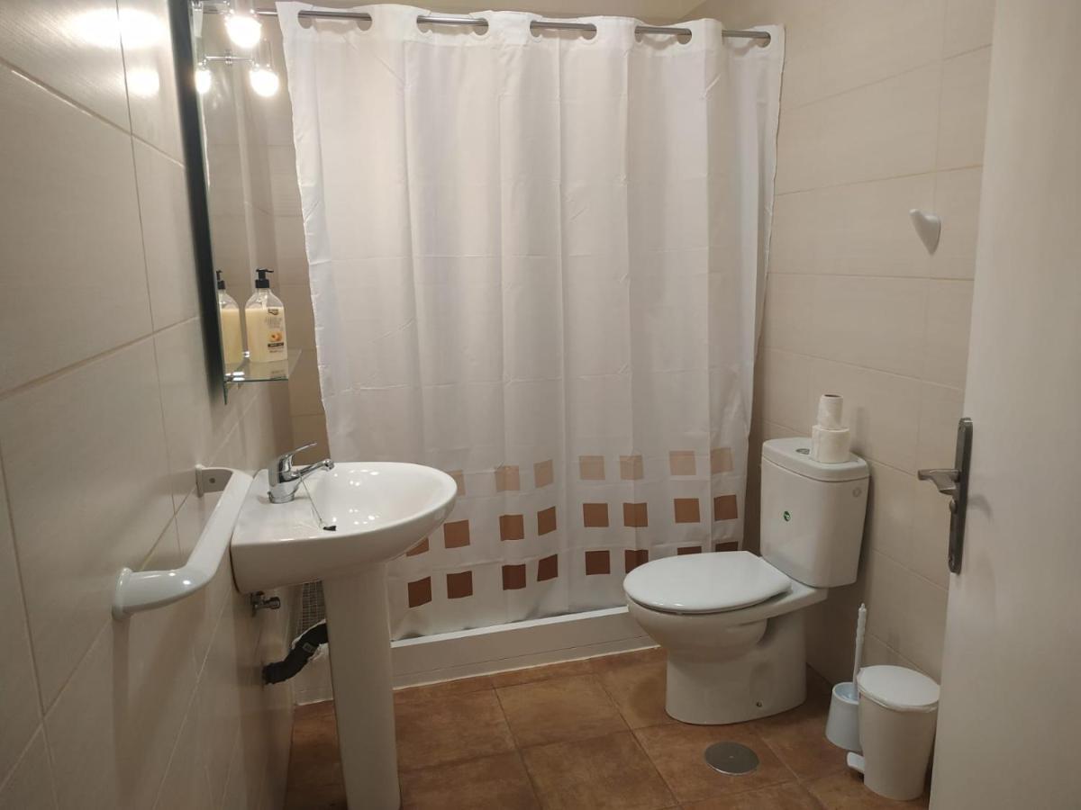 La 4 Apartment *